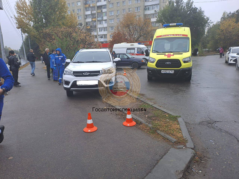 Жительницу Саратова осудили за смерть мужчины под покатившейся машиной