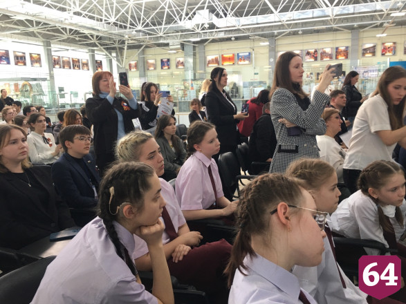 В Саратове наградили победителей конкурса эссе «Наши герои»