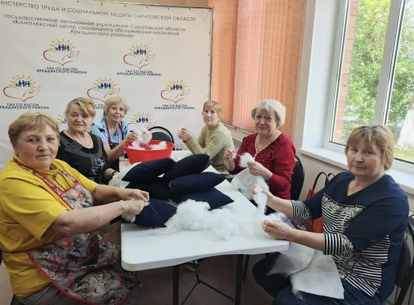 Саратовцы сшили и отправят на фронт 20 подушек