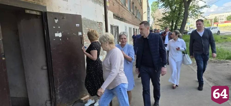В Энгельсе продолжат осушать затопленные из-за обрушения коллектора подвалы